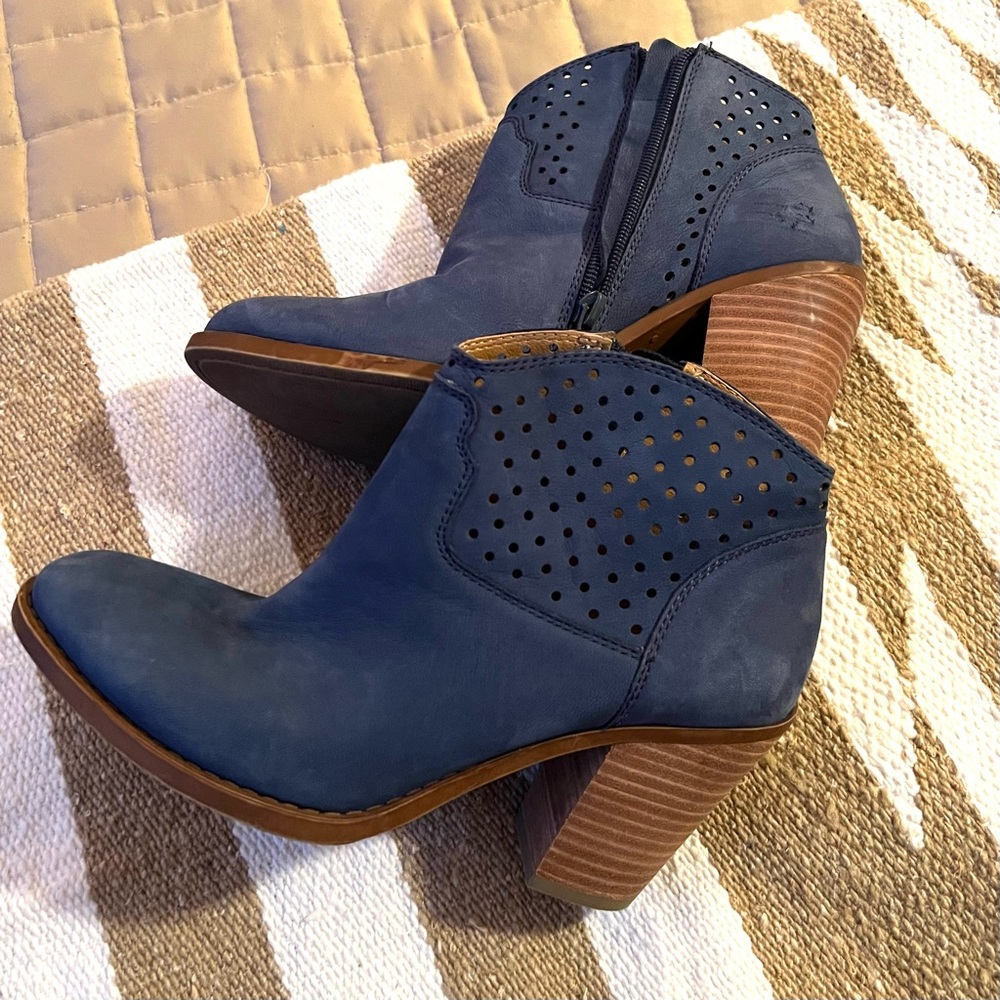 Lucky Brand Short Ankle Boot Bootie Blue Suede Leather zip entry LK Eller